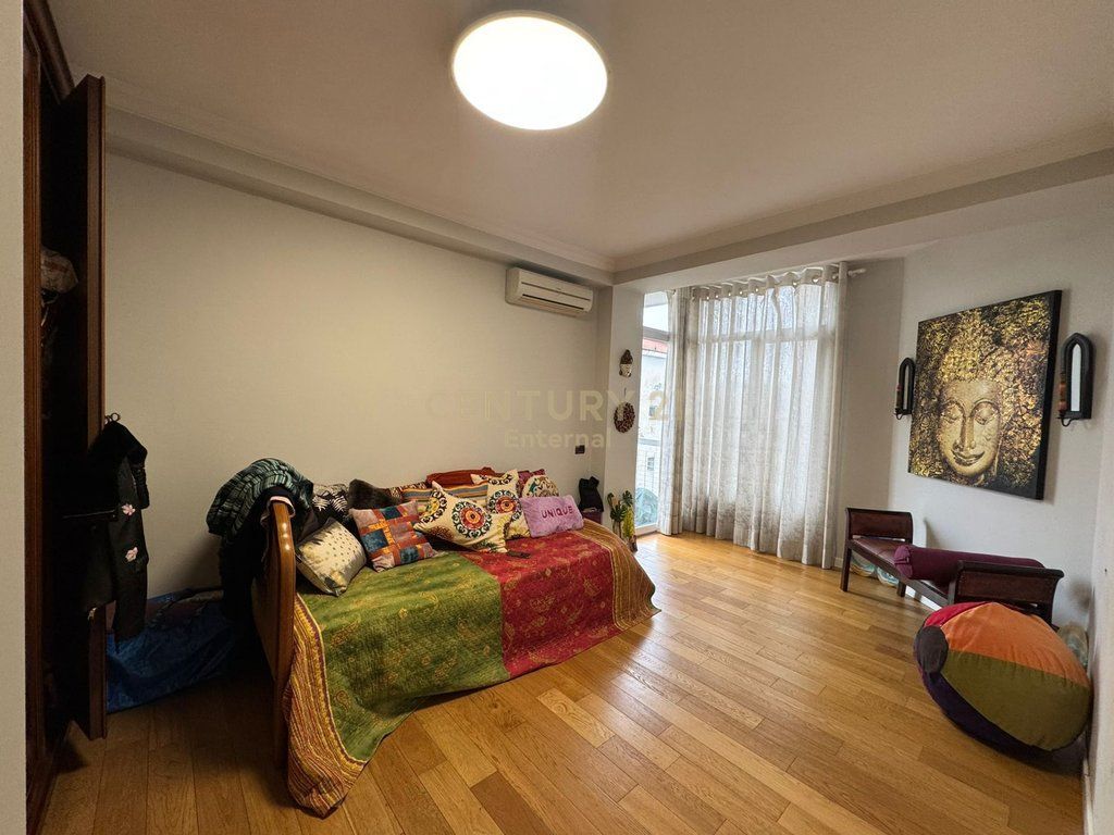 Shitet Apartament 2+1 tek Ish Garda