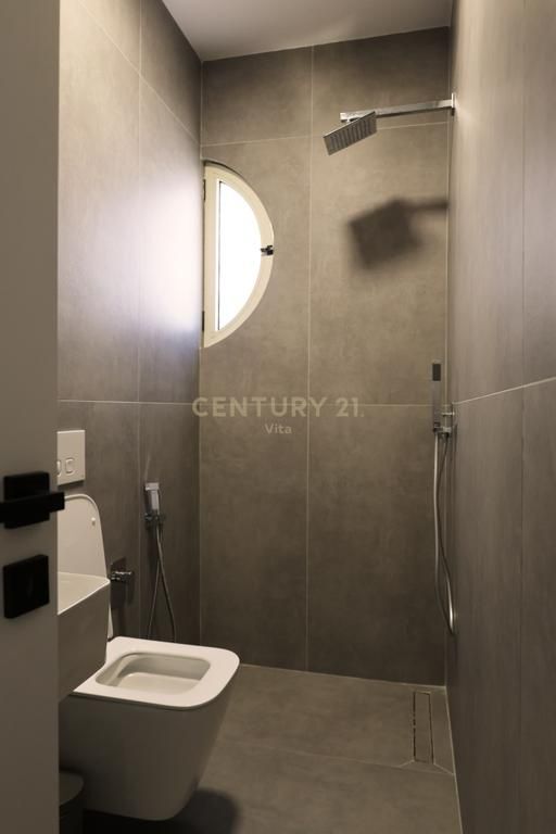 SHITET APARTAMENT 3+1+3 IDEAL PER INVESTIM PLAZH ,DURRES !!!