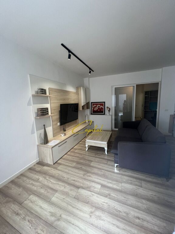 APARTAMENT EM QIRA 1+1 RRUGA E BARRIKADAVE 50.000 LEKE