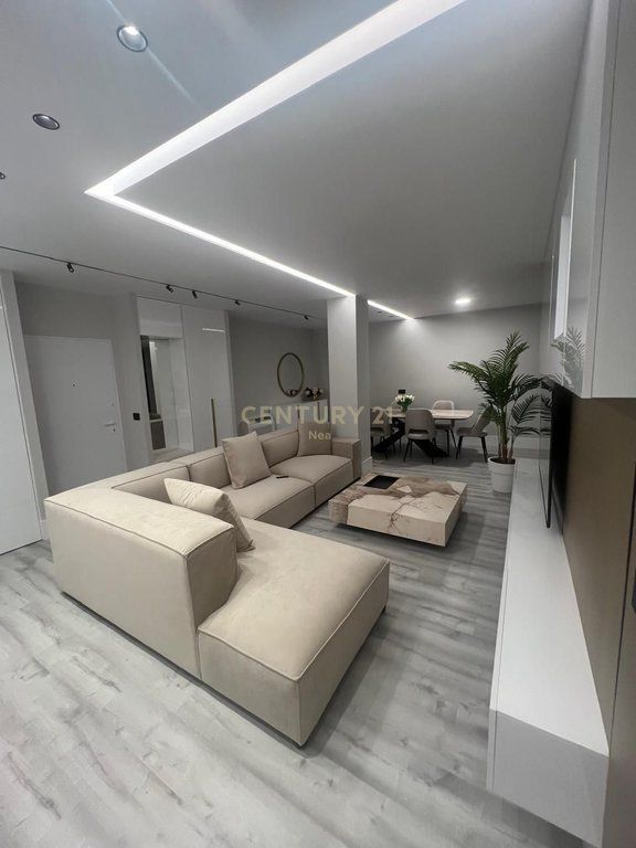 SUPER APARTAMENT 2+1 ME QIRA NE BLLOK