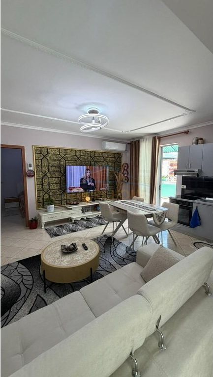 Shitet, Apartament 2+1+2, Fresk