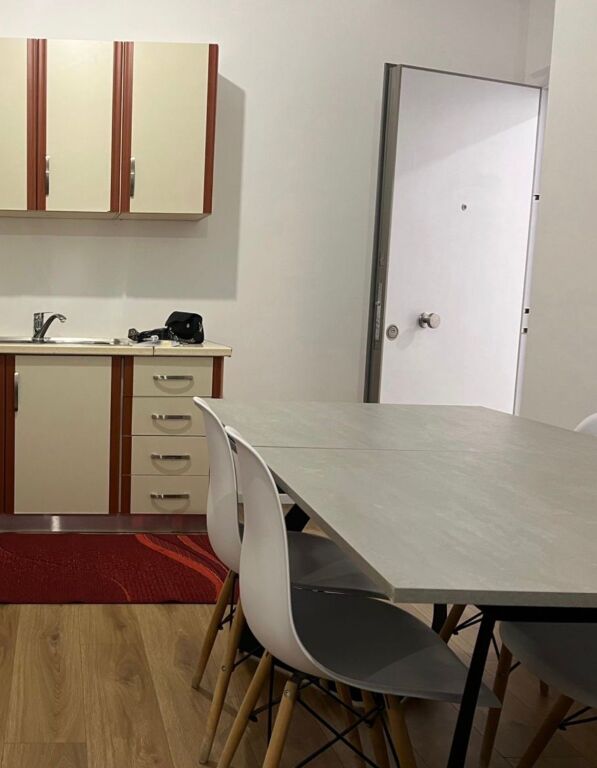 Jepet me qera apartament 1+1 Fresk