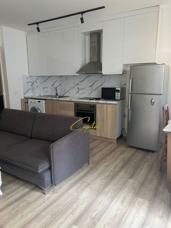 APARTAMENT EM QIRA 1+1 RRUGA E BARRIKADAVE 50.000 LEKE