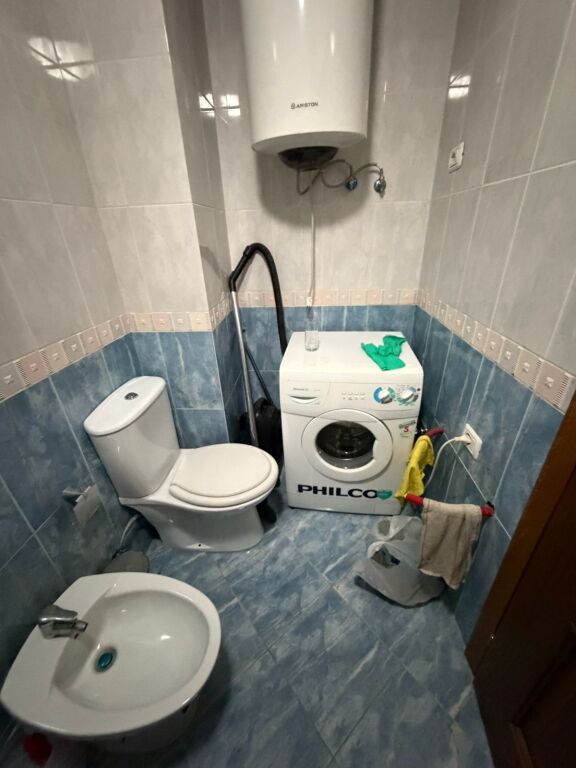 Jepet me qera 2+2 liqeni that te Kolombo 60000 lek mobiluar