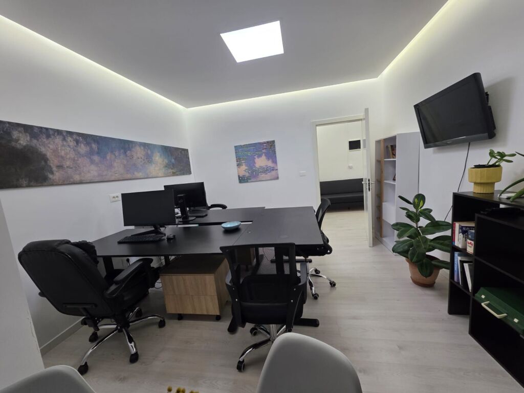 Office for rent near the Ballet School