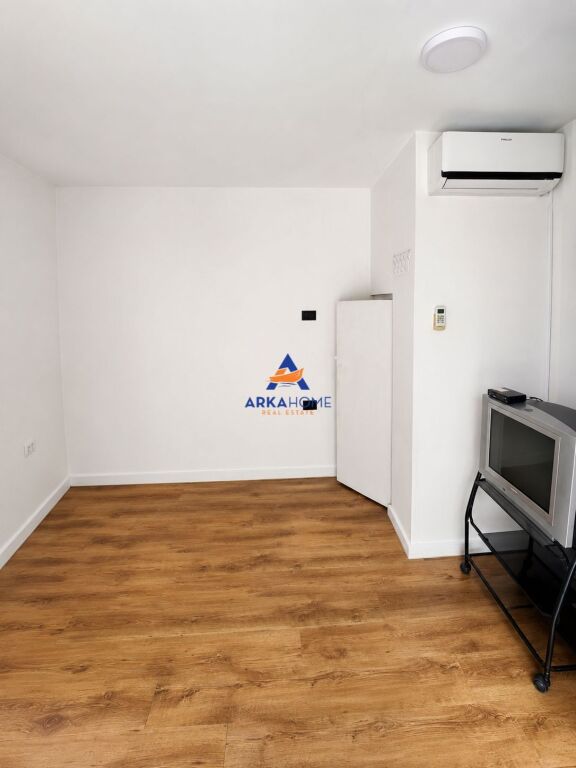 NEGOZIO IN AFFITTO 10M2 "DIETRO L'AMBASCIATA AMERICANA, TIRANA" 250 EURO