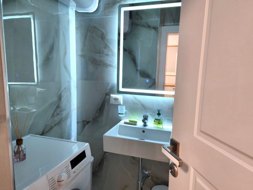 In Affitto: 2+1 🔑 Moderno &amp; Nuovo 📍 BLLOK/GARDA - Super Investimento (4° Piano Non Ultimo) - 75.000 Leke/Mese
