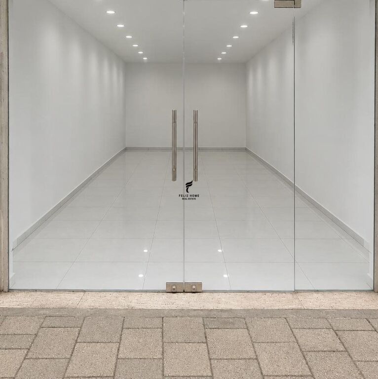 NEGOZIO IN AFFITTO 35 M2 VIA BARDHYL 80.000 LEKE FH-75036