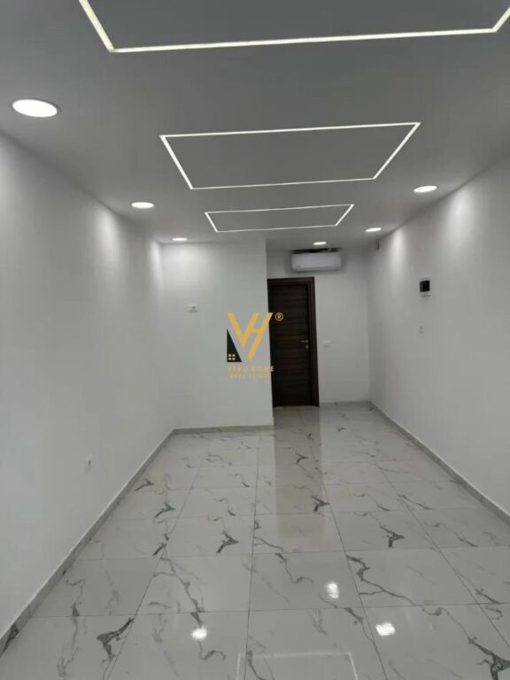 AFFITTASI NEGOZIO 31 M2 IN VIA ELBASAN 40.000 LEKE