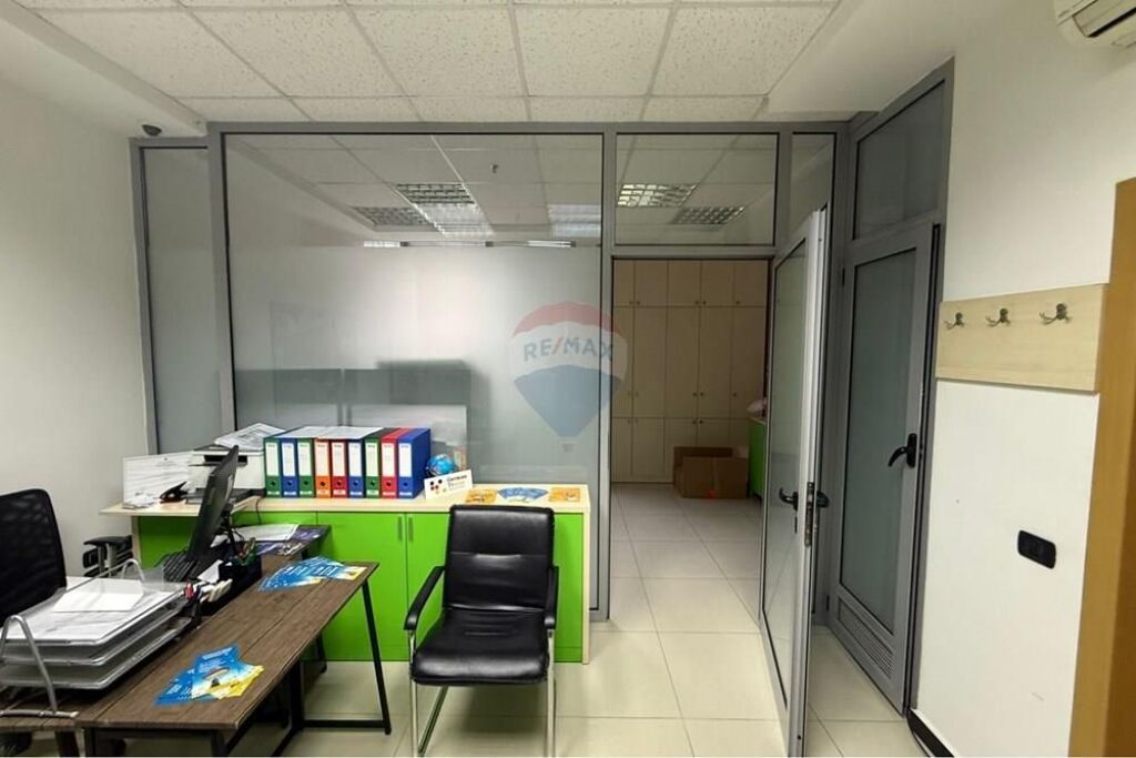 Ufficio - In Affitto - Blloku, Tirana