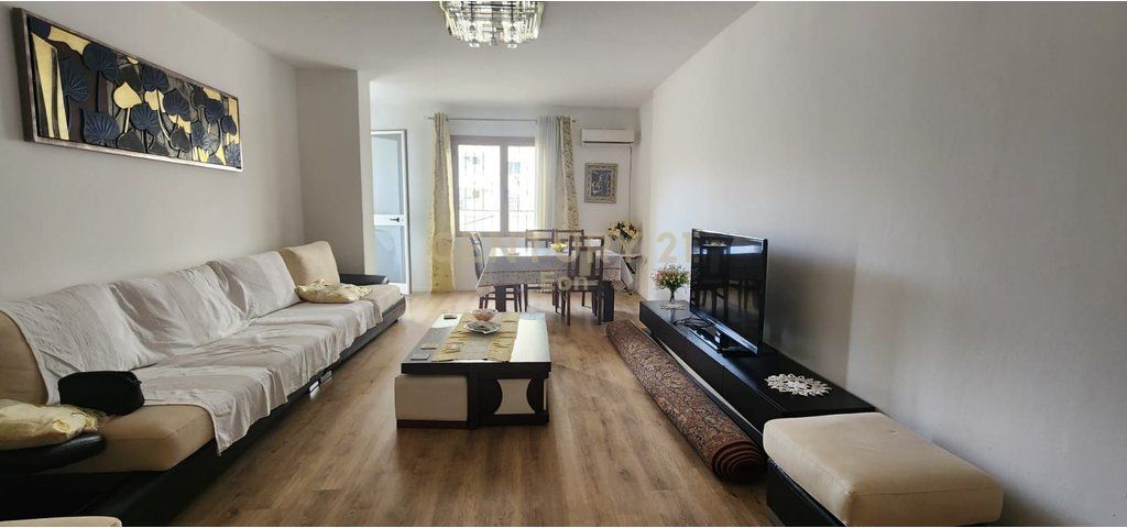 AFFITTASI APPARTAMENTO 2+1+2 CON VERANDA, QUARTIERE 17, DURRES !