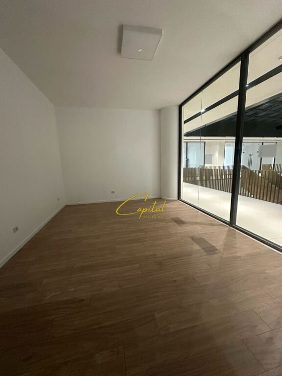 BUSINESS PREMISES FOR RENT 30 M2 MINE PEZA ROAD 75,000 LEKE