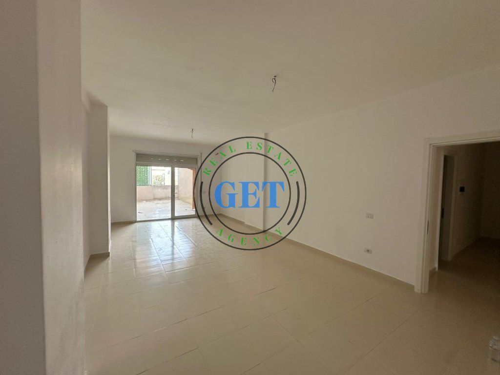 OCCASIONE, Appartamento 2+1+2 in Vendita, Ex URT, Durrës