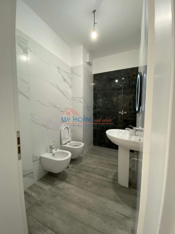 Office for Rent Commune of Paris in Tirana