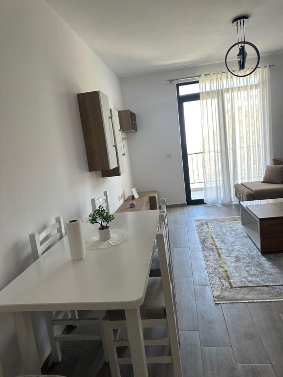 Qera | Apartament 1 + 1 | Rruga 5 Maji | 400 €/muaj