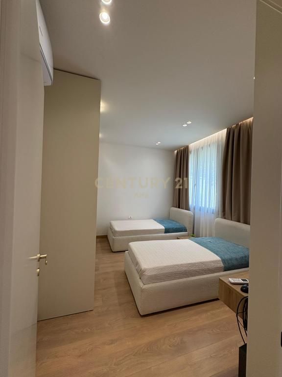 Villa Unica in Vendita a Paskuqan!