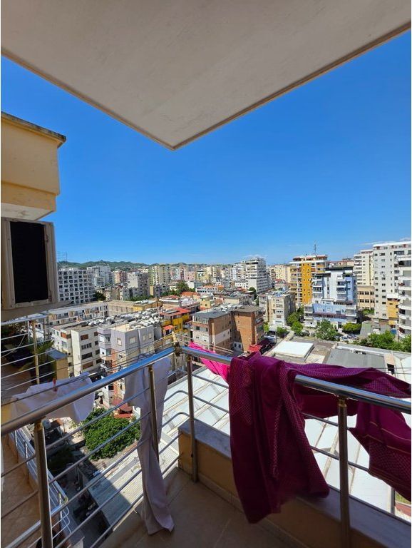 Apartament 2+1 Me Qira në Tregu fshatar, Durrës !