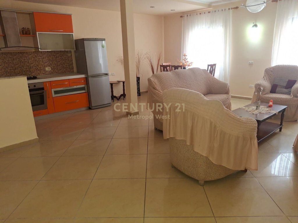 Appartamento 3+1+2 in vendita vicino al Ginnasio "Petro Nini", Via Margarita Tutulani – Posizione Elite!