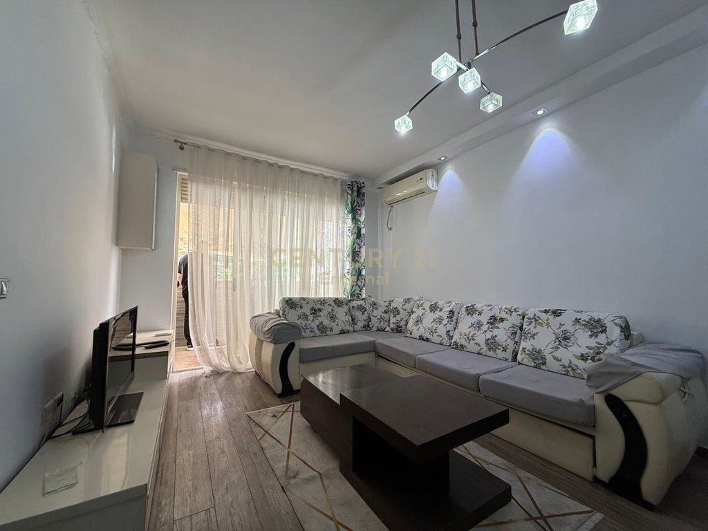 Apartament në shitje 2+1 tek Pallatet Çabej 115,000 € Sip. Totale  83m2