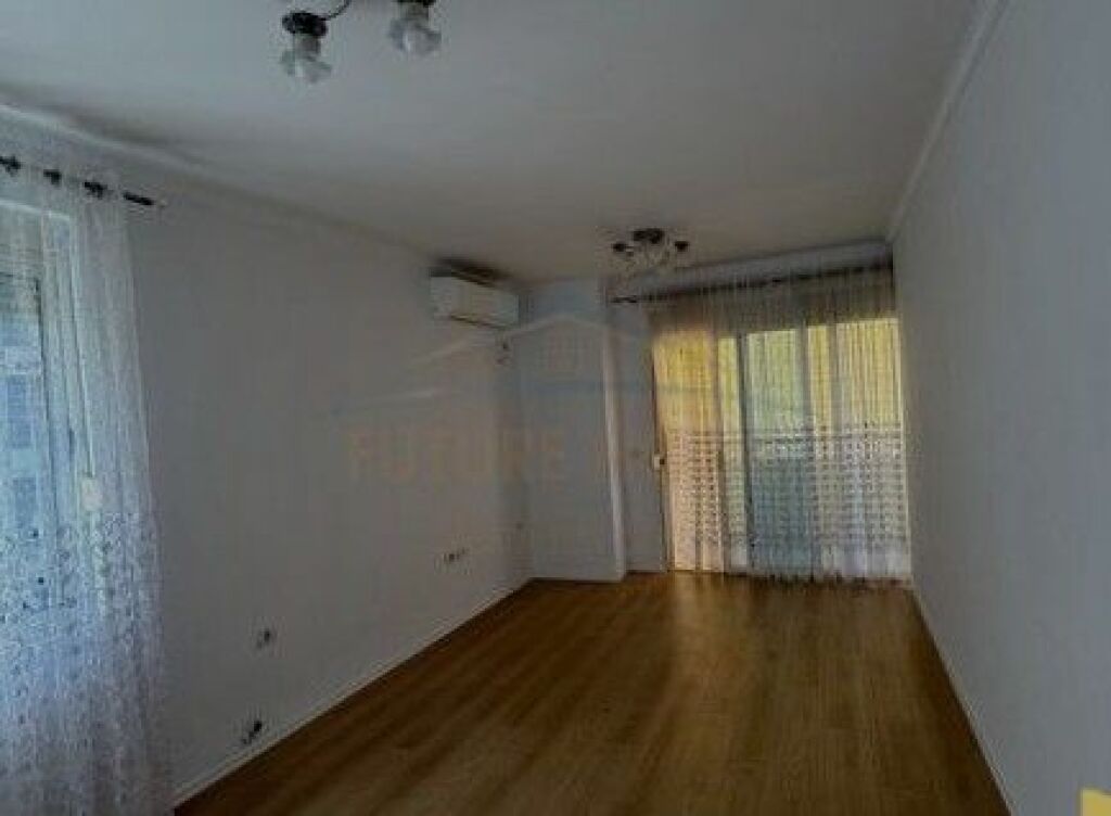 Disponiamo in vendita, appartamento 2+1, Via Dajti, nella zona di Fresku.