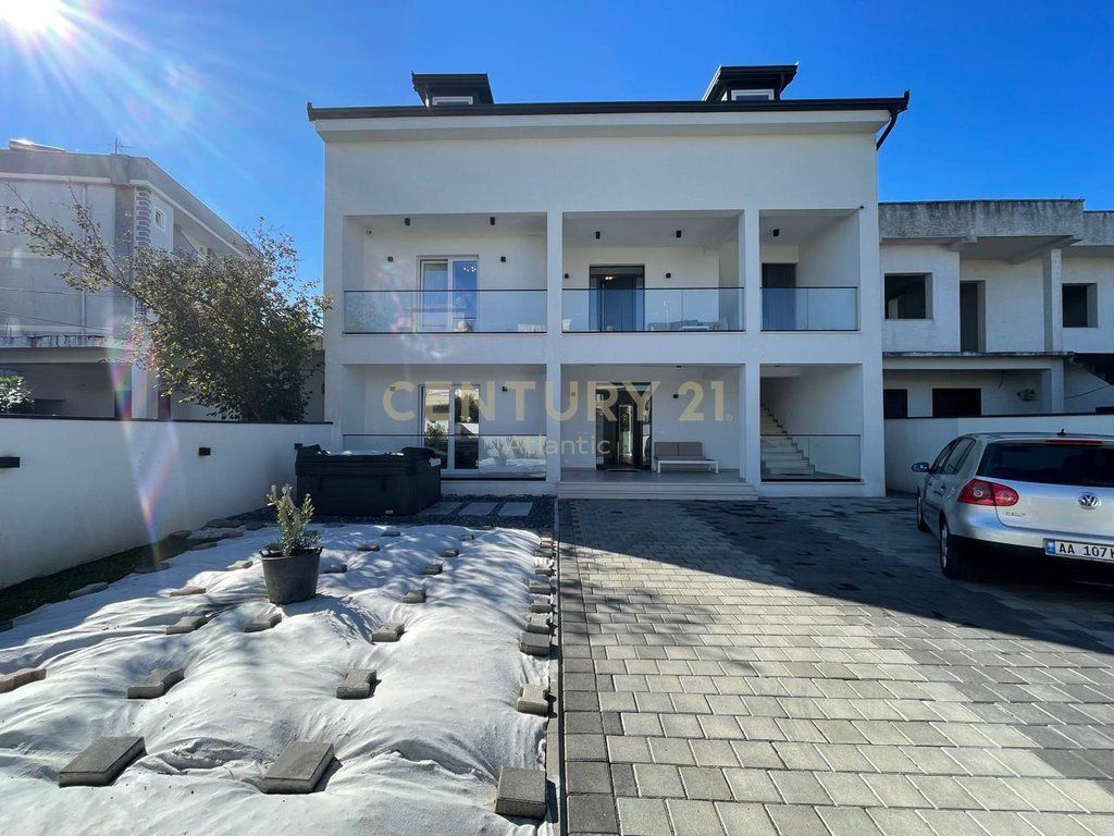 Super Vilë 3-Katëshe për Shitje në Plazh, Durrës – Pranë Rrotës së Kuqe