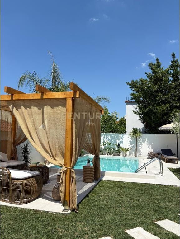 Villa Unica in Vendita a Paskuqan!