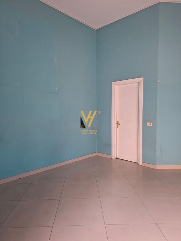 AFFITTASI NEGOZIO 25 M2 A KOMUNA PARISIT 50.000 LEKE