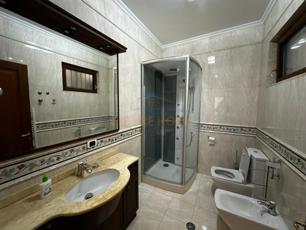 Qira, Apartament 4+1+3, Blloku, Tiranë