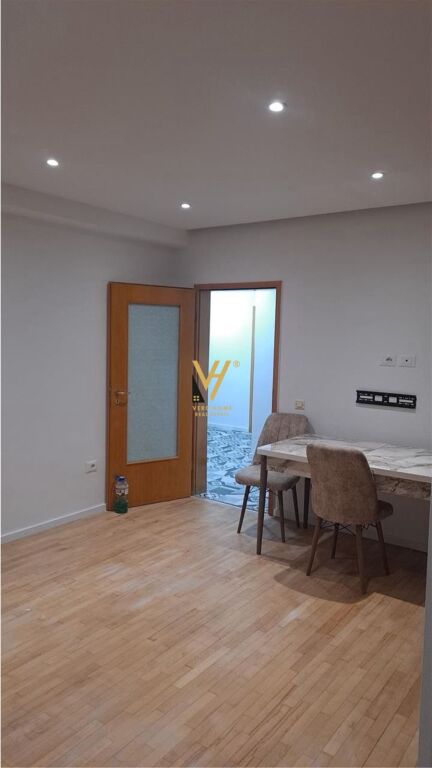 JEPET APARTAMENT 2+1+BLK ME QERA TEK ISH RESTORANT DURRESI 55.000 LEKE