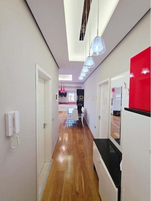 Shitet apartament modern 2+1, me pamje nga liqeni 262,000 €