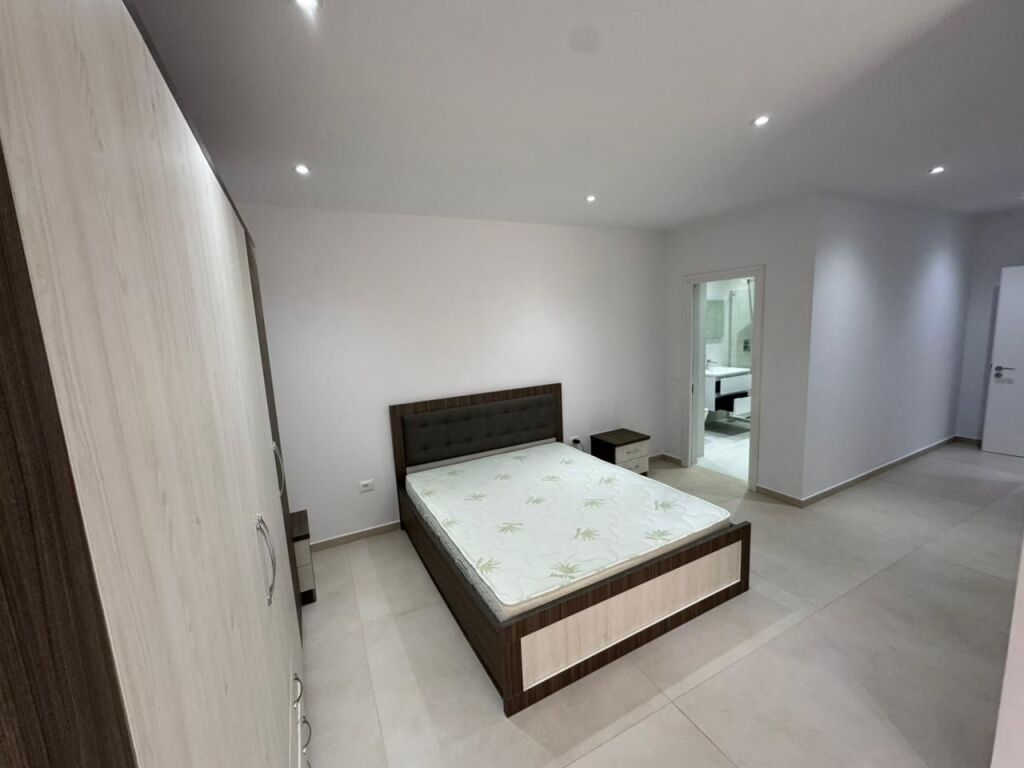 🏡 Appartamento 2+1+2 in affitto 📍 21 Dhjetori, vicino al supermercato Joena 💶 Prezzo: 850 euro/mese