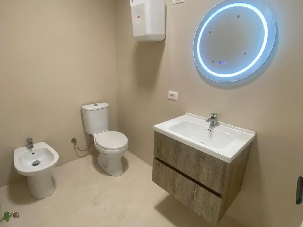 🏢 LOCALE COMMERCIALE IN AFFITTO – INGRESSO DI DURRËS