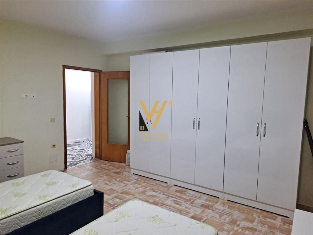JEPET APARTAMENT 2+1+BLK ME QERA TEK ISH RESTORANT DURRESI 55.000 LEKE