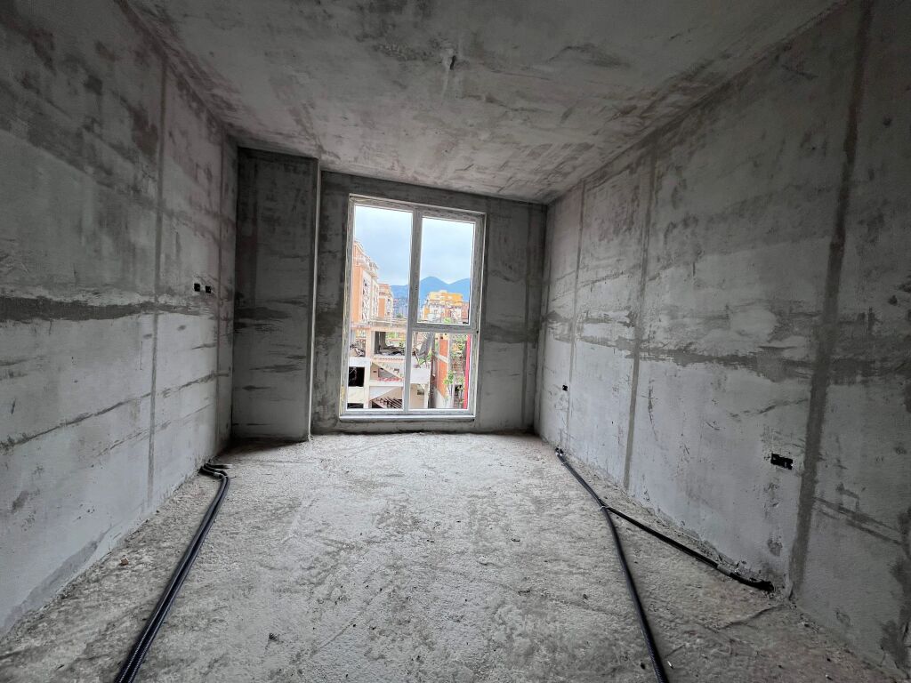 Shitet apartament 2+1+2 Rruga Egnatia , Tirane