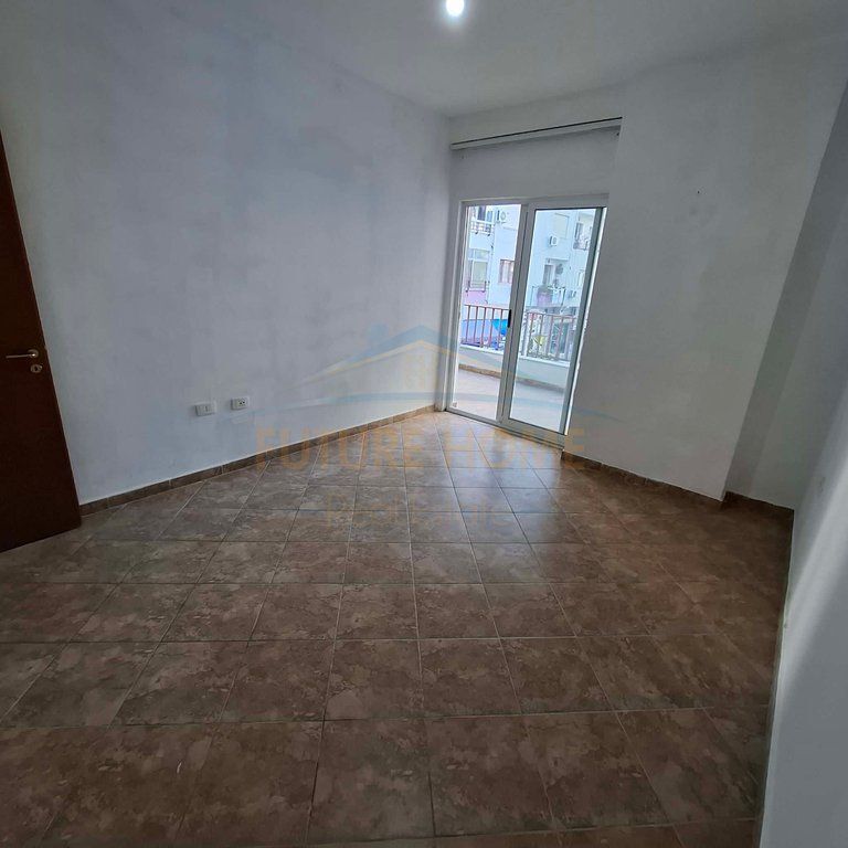 For sale, 2+1 Apartment, Çabej Buildings, Misto Mame