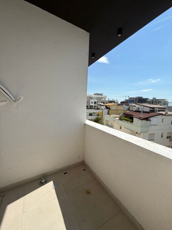 Apartament 1+1 në shitje në Golem, pranë Rezidencës VM.