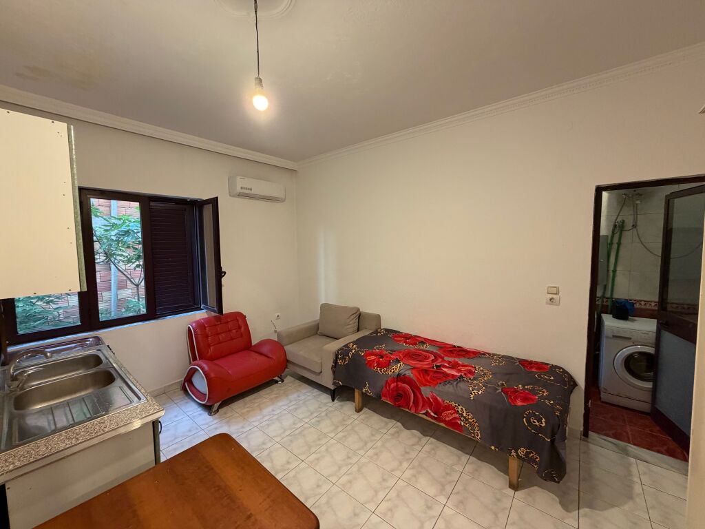 Studio apartment for rent  300 thousand lek opposite Deliorgji