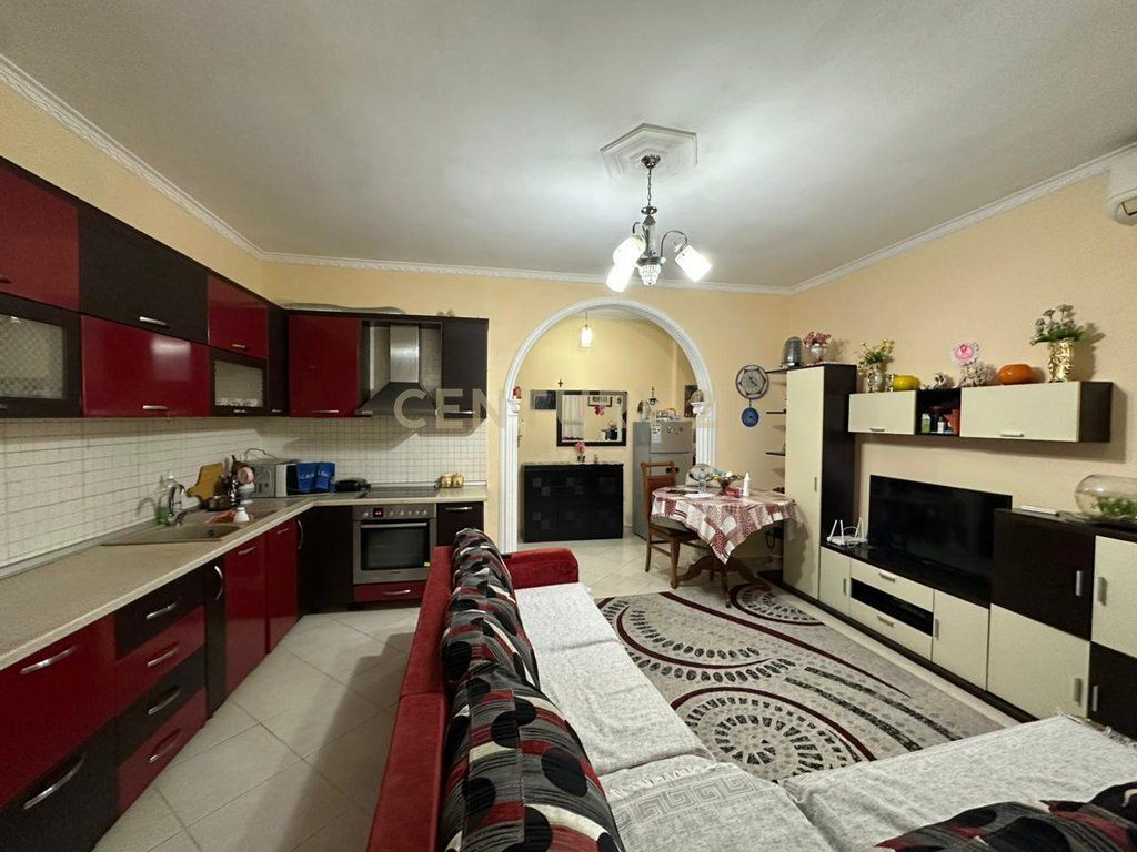 Shitet Apartament 1+1 tek Nela 6, Yzberisht