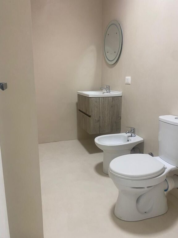 🏢 LOCALE COMMERCIALE IN AFFITTO – INGRESSO DI DURRËS
