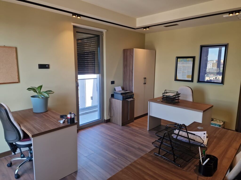 Ufficio in affitto in Via Kavaja vicino al centro di Tirana!