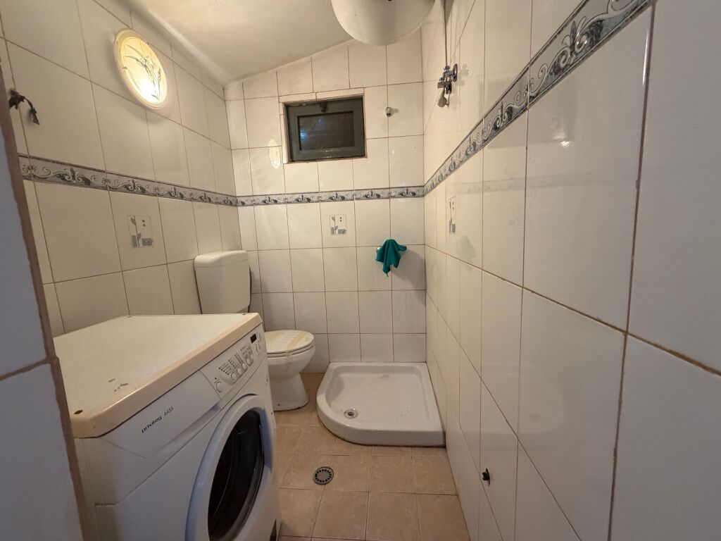 2+1, 3° piano esistente, via Durres, 450 euro