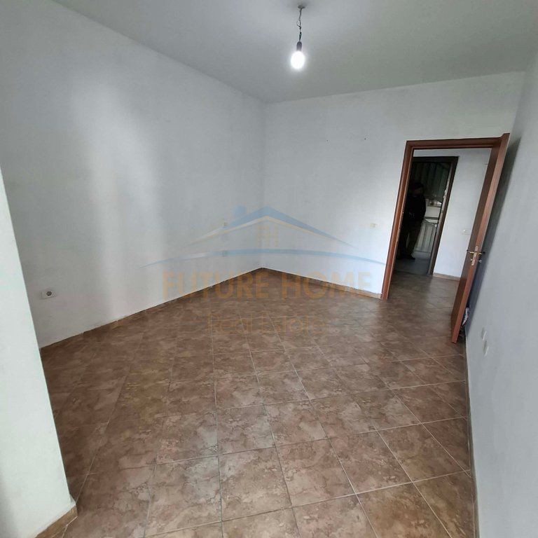 For sale, 2+1 Apartment, Çabej Buildings, Misto Mame