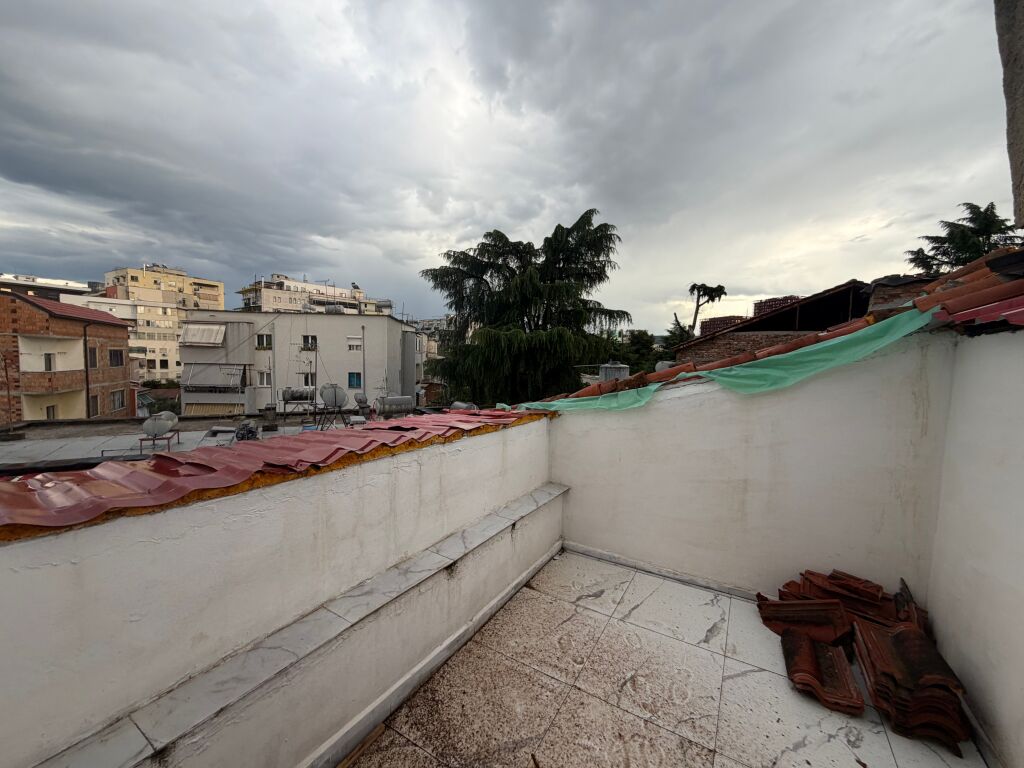 2+1, 3° piano esistente, via Durres, 450 euro