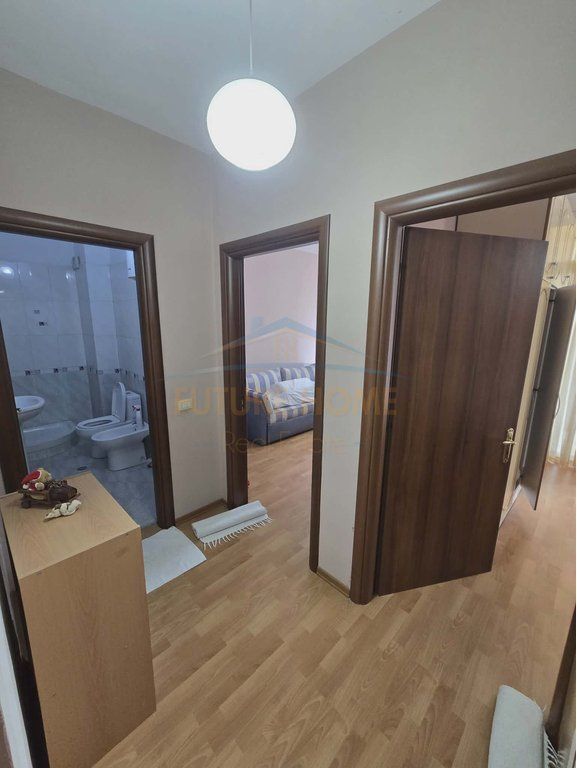 Apartament 2+1+2, Unaza e Re