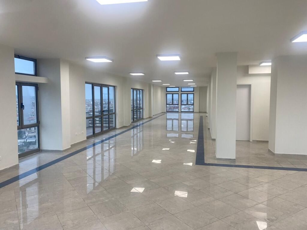 🏢 LOCALE COMMERCIALE IN AFFITTO – INGRESSO DI DURRËS