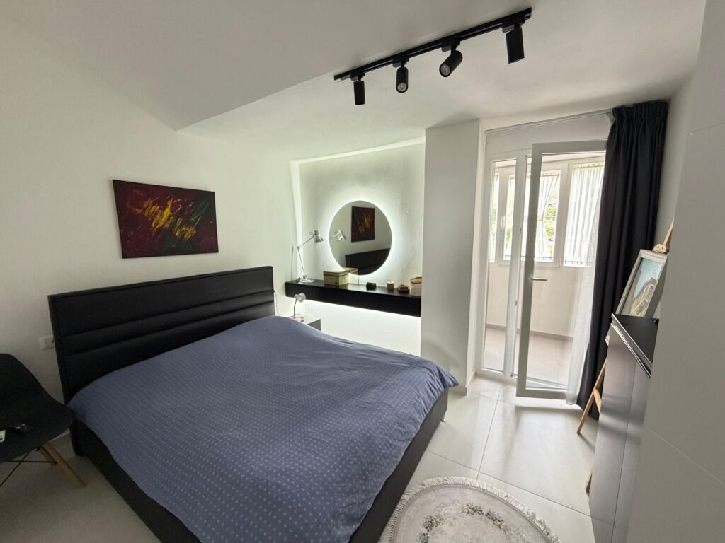 Shitet i mobiluar Super Apartamenti 1+1 📍Zona e Linzes. Rruga Baftjar Lici