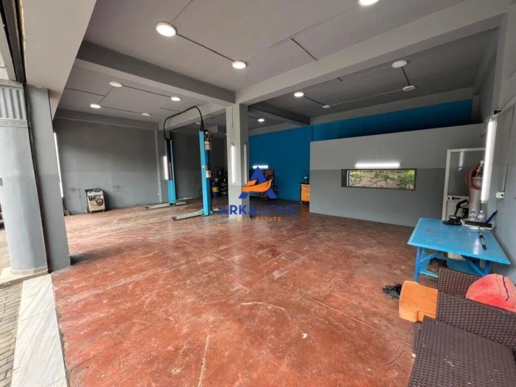 AFFITTASI SERVIZIO 600M2 " VICINO ALL'ECONOMICO" 1200 EURO