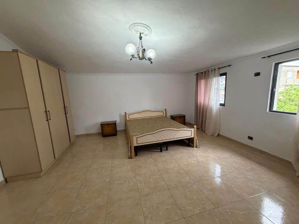 2+1, 3° piano esistente, via Durres, 450 euro