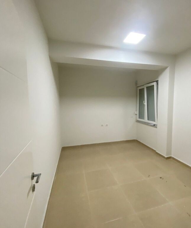 📌 Ufficio 2+1 in Affitto – Via Kosovarëve