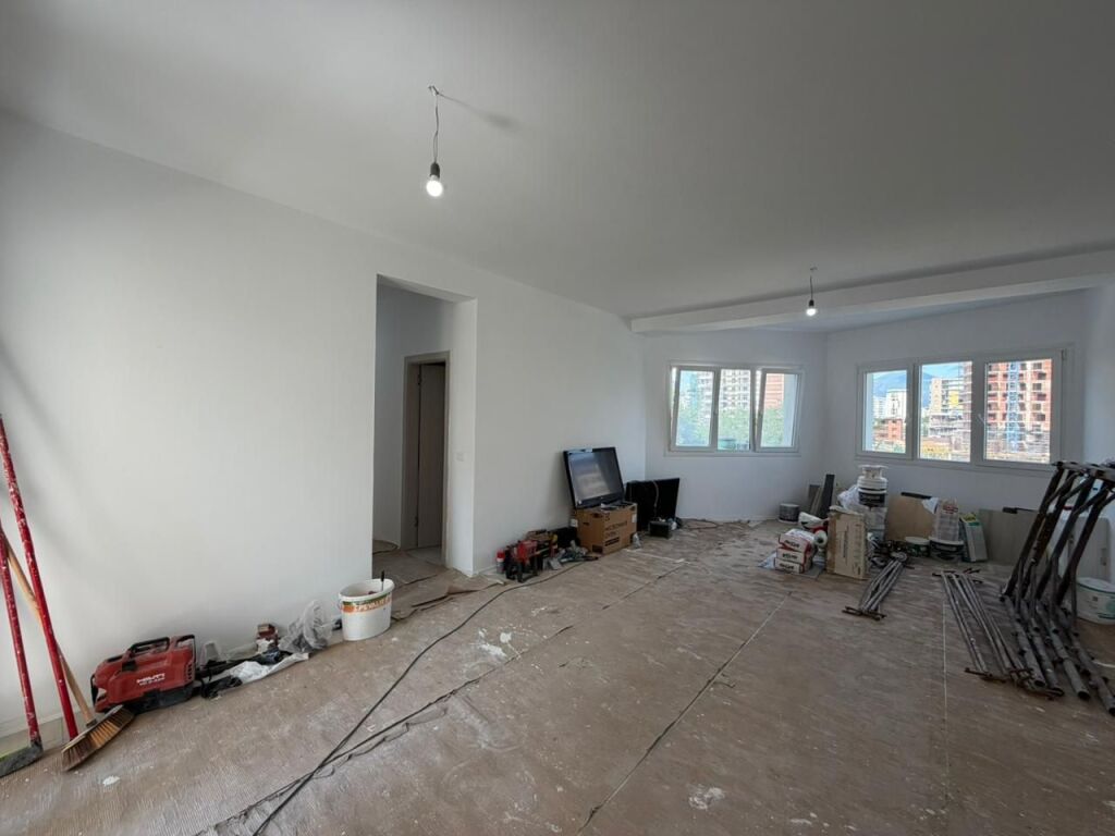 Apartament 3+1 per qira tek Green City Residence ne Astir.